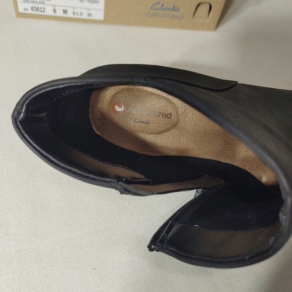 CLARKS Unstructured Lindel Ankle Boots - Picture 9 of 12